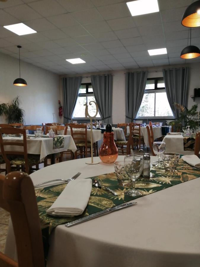 Hotel Restaurant La Grenouillere Vitré Dış mekan fotoğraf
