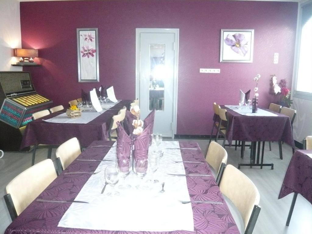 Hotel Restaurant La Grenouillere Vitré Dış mekan fotoğraf