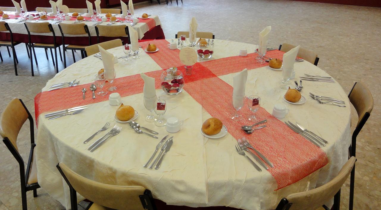 Hotel Restaurant La Grenouillere Vitré Dış mekan fotoğraf