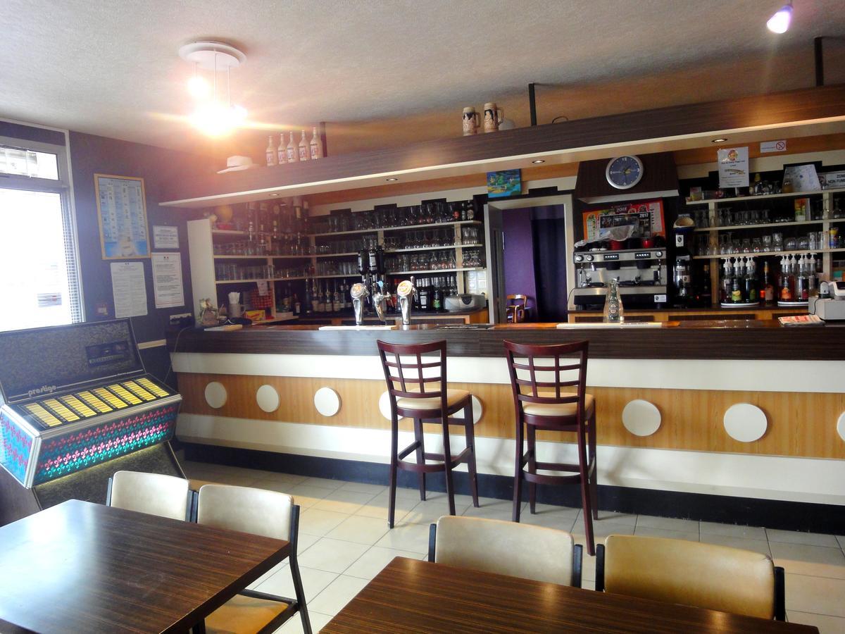 Hotel Restaurant La Grenouillere Vitré Dış mekan fotoğraf