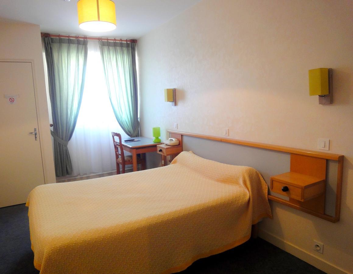 Hotel Restaurant La Grenouillere Vitré Dış mekan fotoğraf